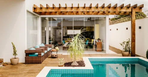SCI ou nom propre pour investir en location meublee en Guadeloupe ?