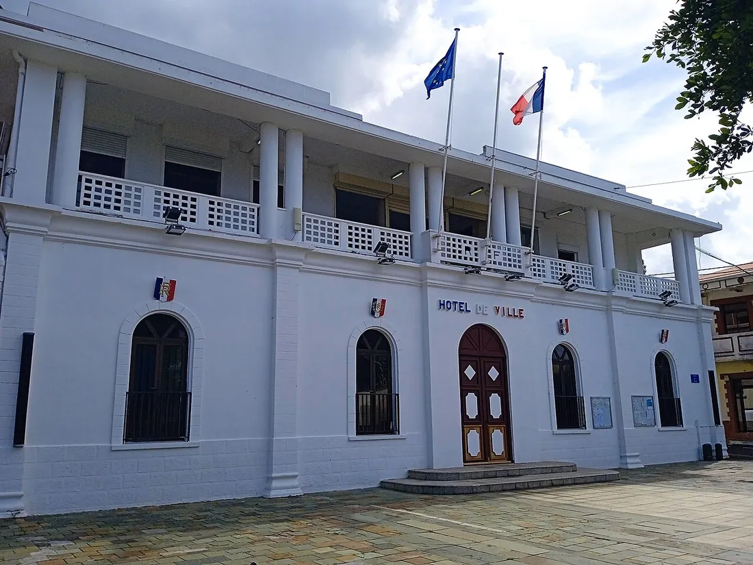 Hotel de ville de Sainte-Rose en Guadeloupe, mairie ou s'effectuent les demarches de declaration d'un meuble de tourisme